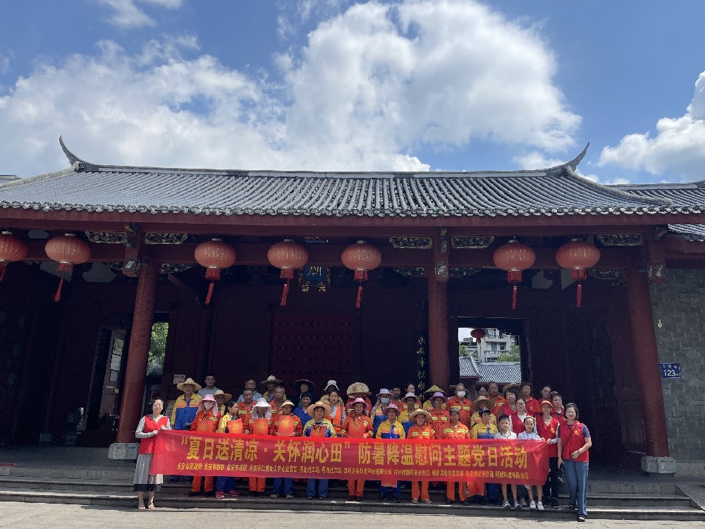 炎炎一连高温夏日，，，，，，，拉斯维加斯3499为环卫工送上清凉