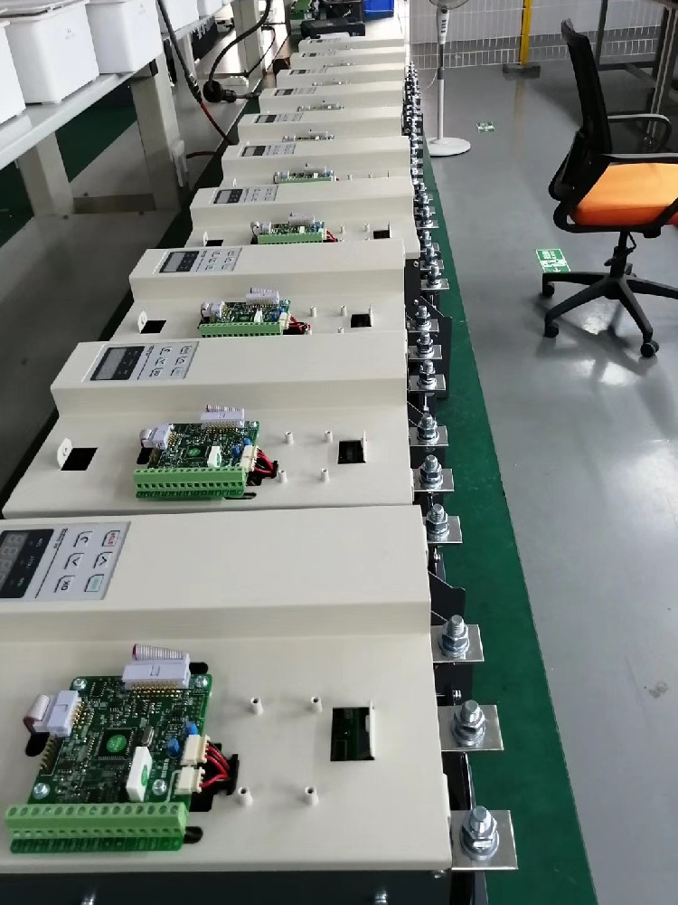 电力调解器与变频器在某些应用场景下功效有重叠，，，怎样决议使用哪一个？？？？？？