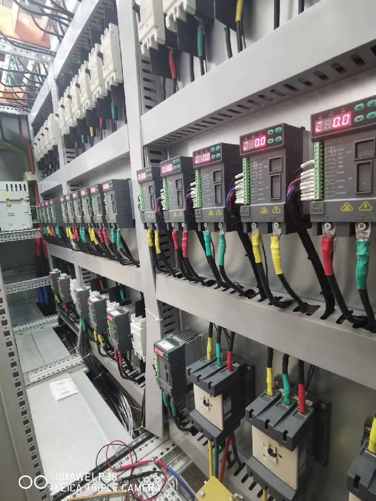 运行时电力调解器发出异常的高频噪音，，，是机械部件问题照旧电气问题，，，怎么判断息争决？？？？？？